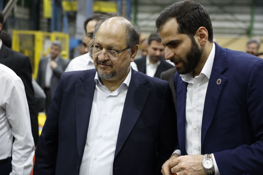 بازدید محمد شریعتمداری از شرکت پلیمر آریاساسول
